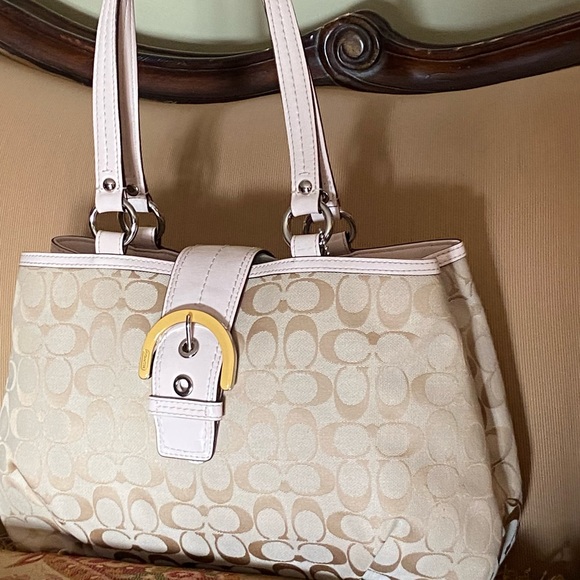 Coach purse. - Picture 16 of 16